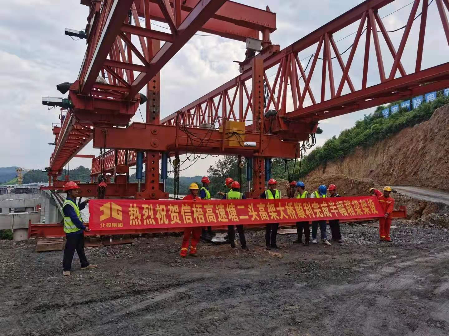 長城集團制造200噸自平衡架橋機